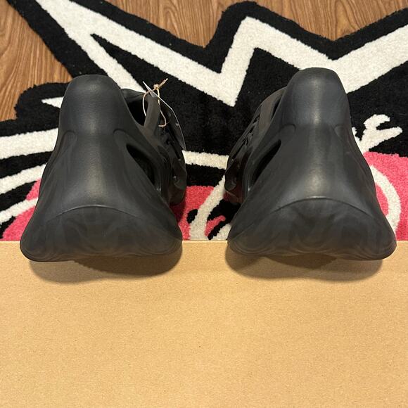 Sandals_&_Flip_Flops
